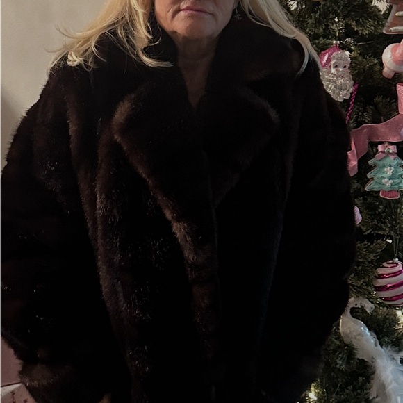 LUXURIOUS FUR COAT - Picture 12 of 12